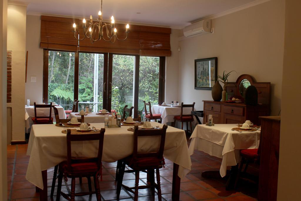 Oak Village B&B Стеленбош Екстериор снимка