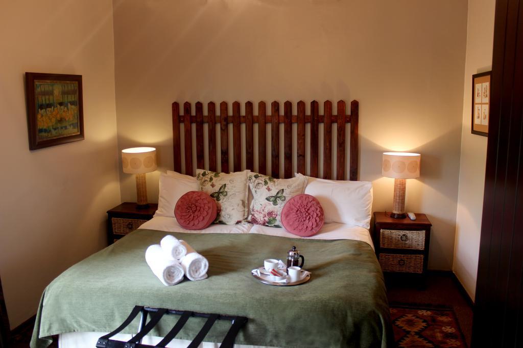 Oak Village B&B Стеленбош Стая снимка