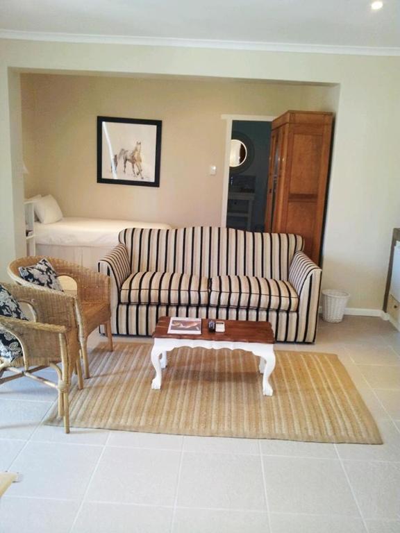 Oak Village B&B Стеленбош Стая снимка